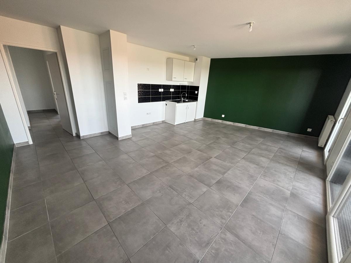 4 pièces - 6ème étage - 81m² - 1 062,96 € - Photo #0