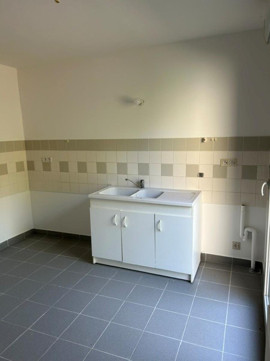 
																																							4 pièces - 
																																						RDC - 100m² - 1 249,62 € - Photo #2
