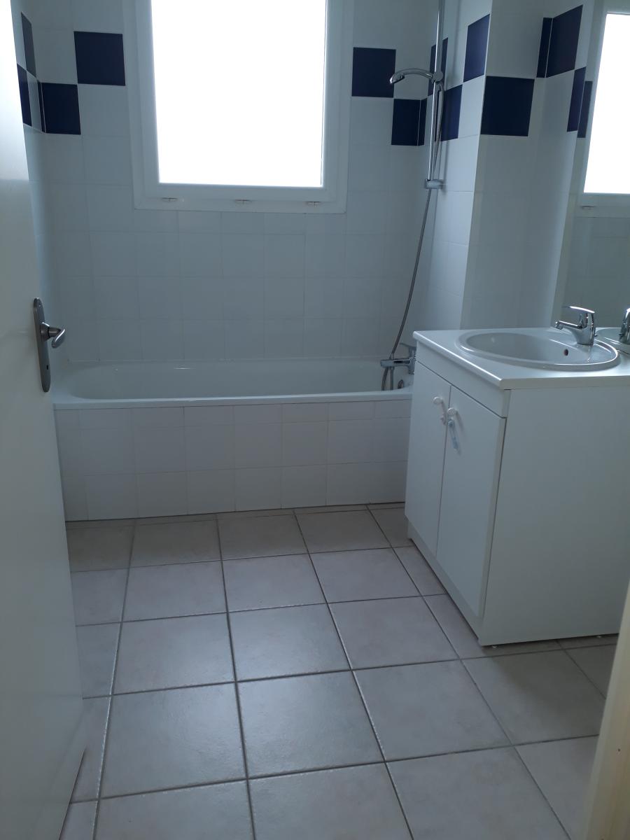 
																																							3 pièces - 
																																						RDC - 65m² - 833,62 € - Photo #3