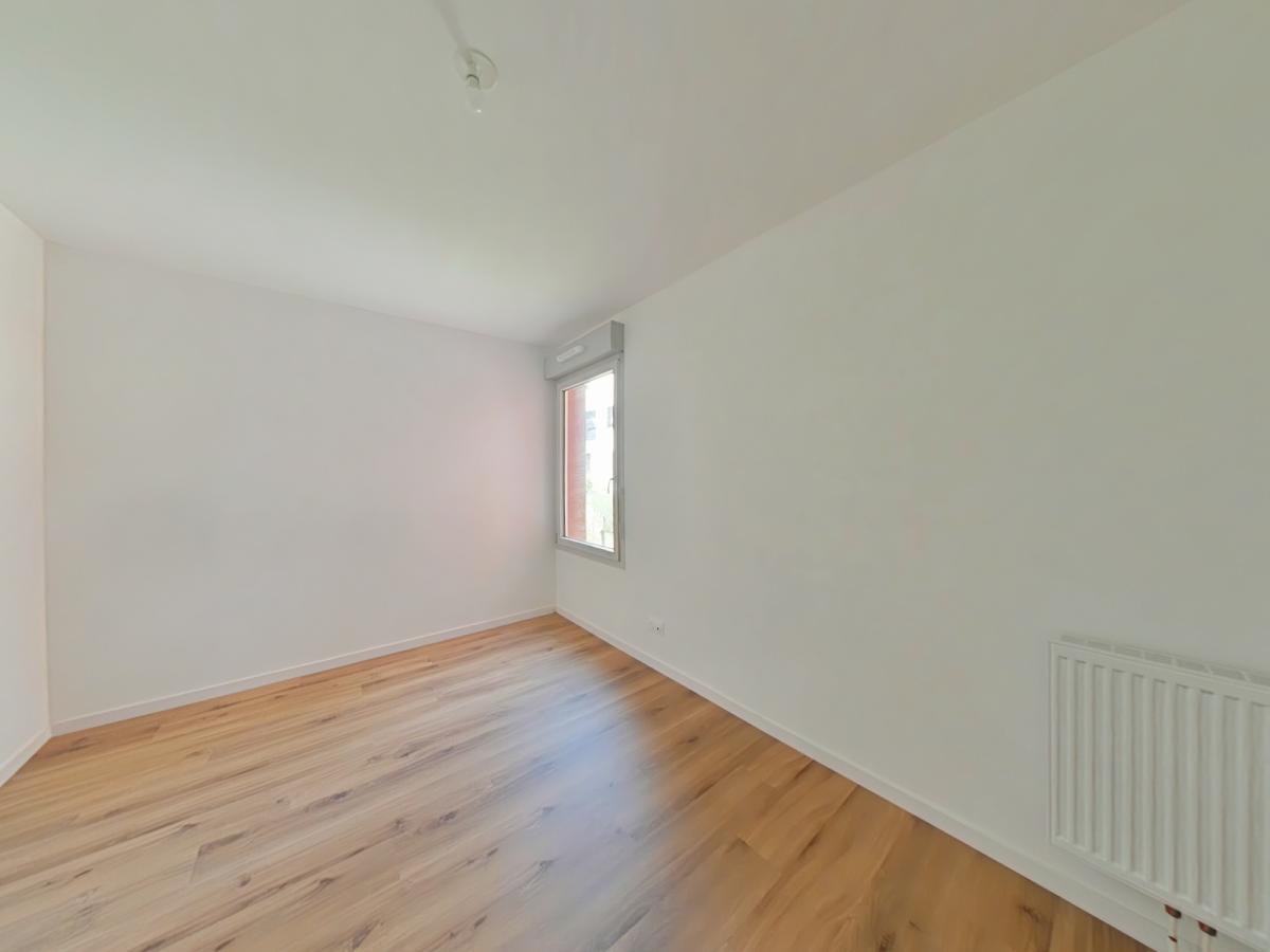 
																																							3 pièces - 
																																						RDC - 63m² - 745,50 € - Photo #4