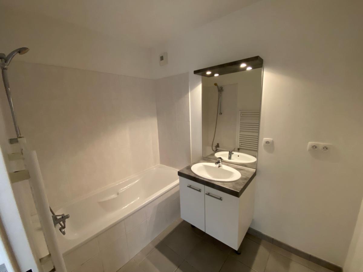 
																																							3 pièces - 
																																						1er étage - 66m² - 892,77 € - Photo #7