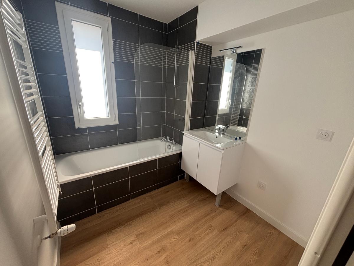 
																			3 pièces - 
																		1er étage - 71m² - 802,71 € - Photo #3
