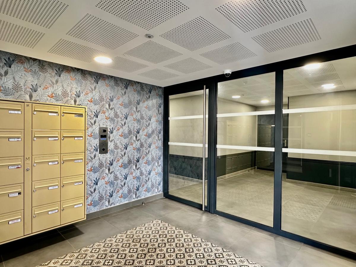 
																			4 pièces - 
																		1er étage - 95m² - 1 537,96 € - Photo #5