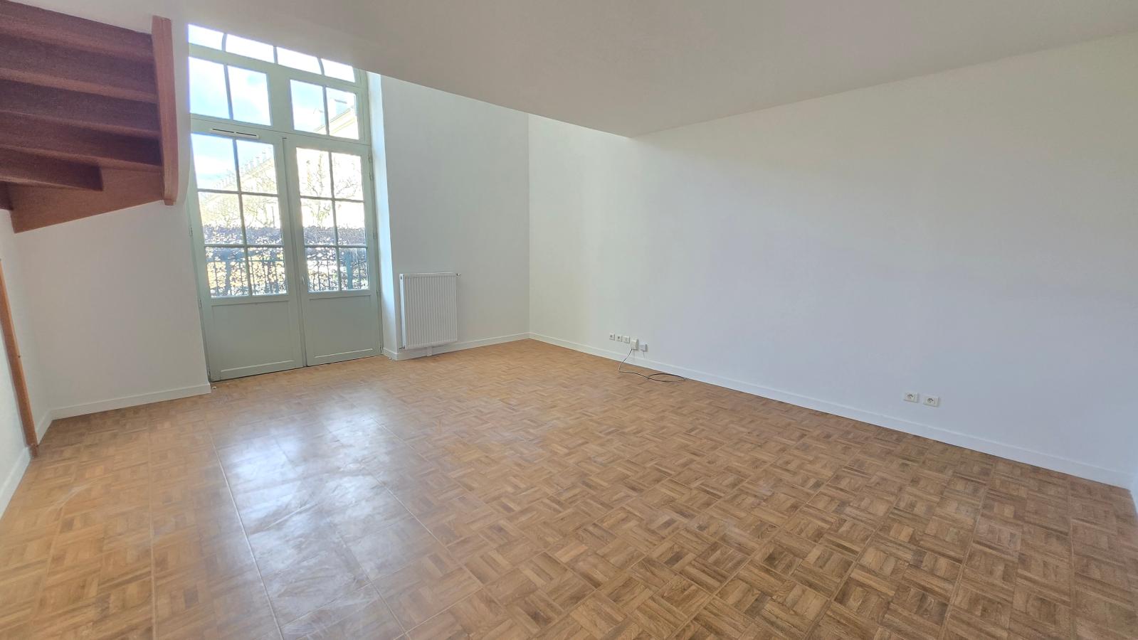 
																			3 pièces - 
																		RDC - 91m² - 2 835,61 € - Photo #1