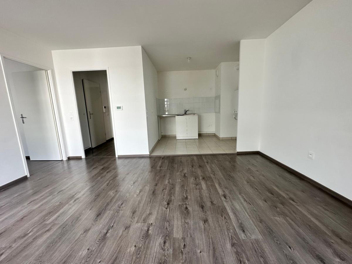 
																			4 pièces - 
																		1er étage - 78m² - 1 232,53 € - Photo #0