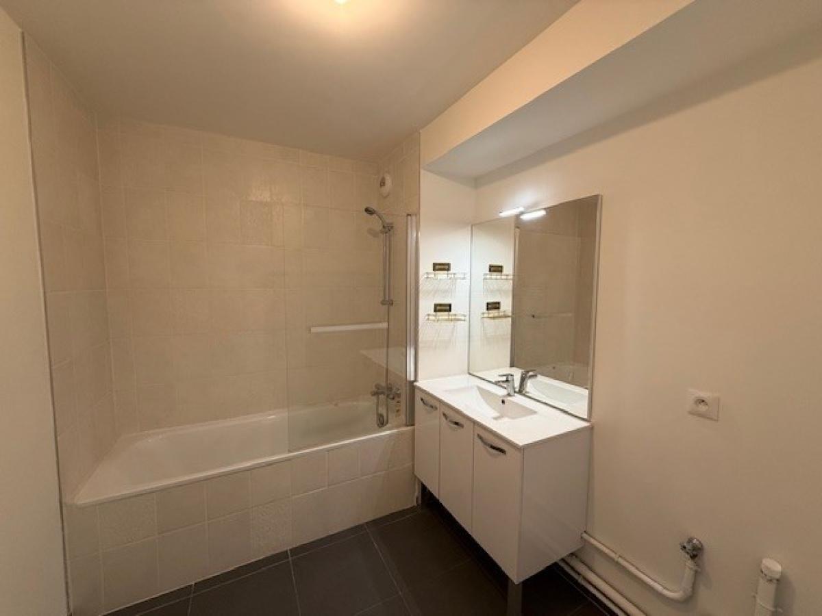 
																																							3 pièces - 
																																						5ème étage - 65m² - 833,08 € - Photo #5