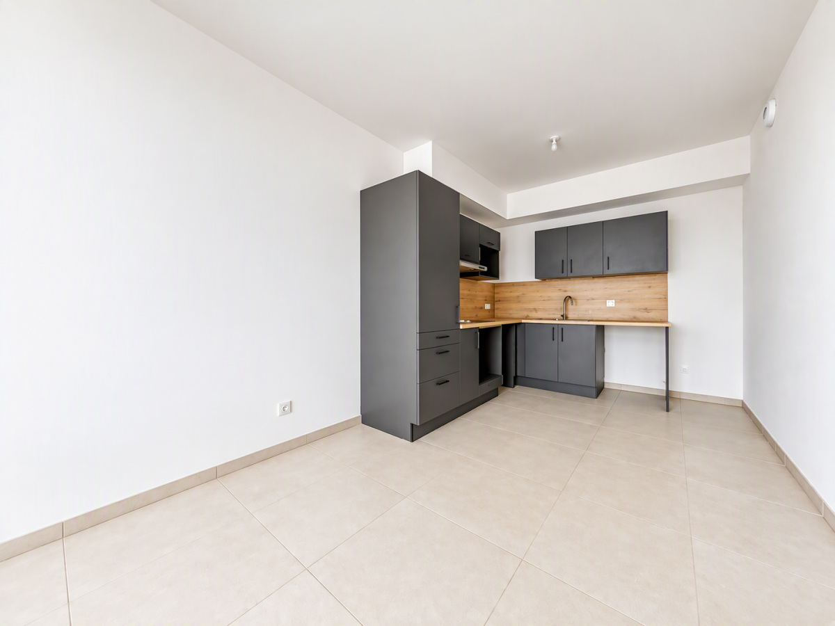 
																																							4 pièces - 
																																						RDC - 95m² - 3 191,95 € - Photo #3