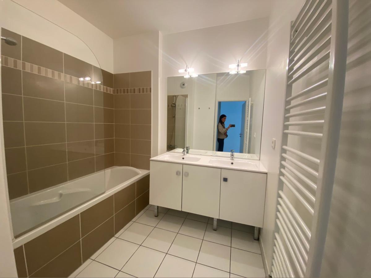 
																			4 pièces - 
																		3ème étage - 77m² - 951,78 € - Photo #6