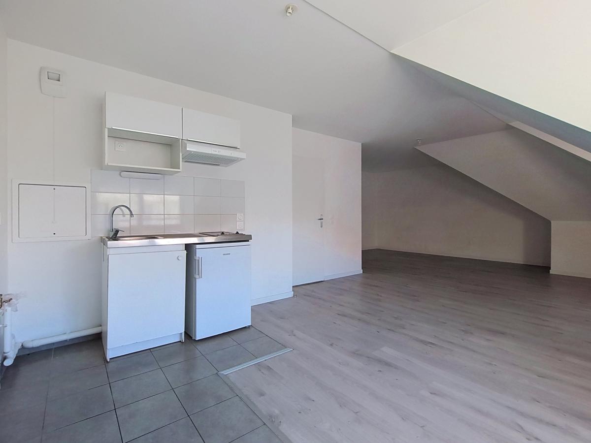 1 pièce - 4ème étage - 44m² - 835,88 € - Photo #2
