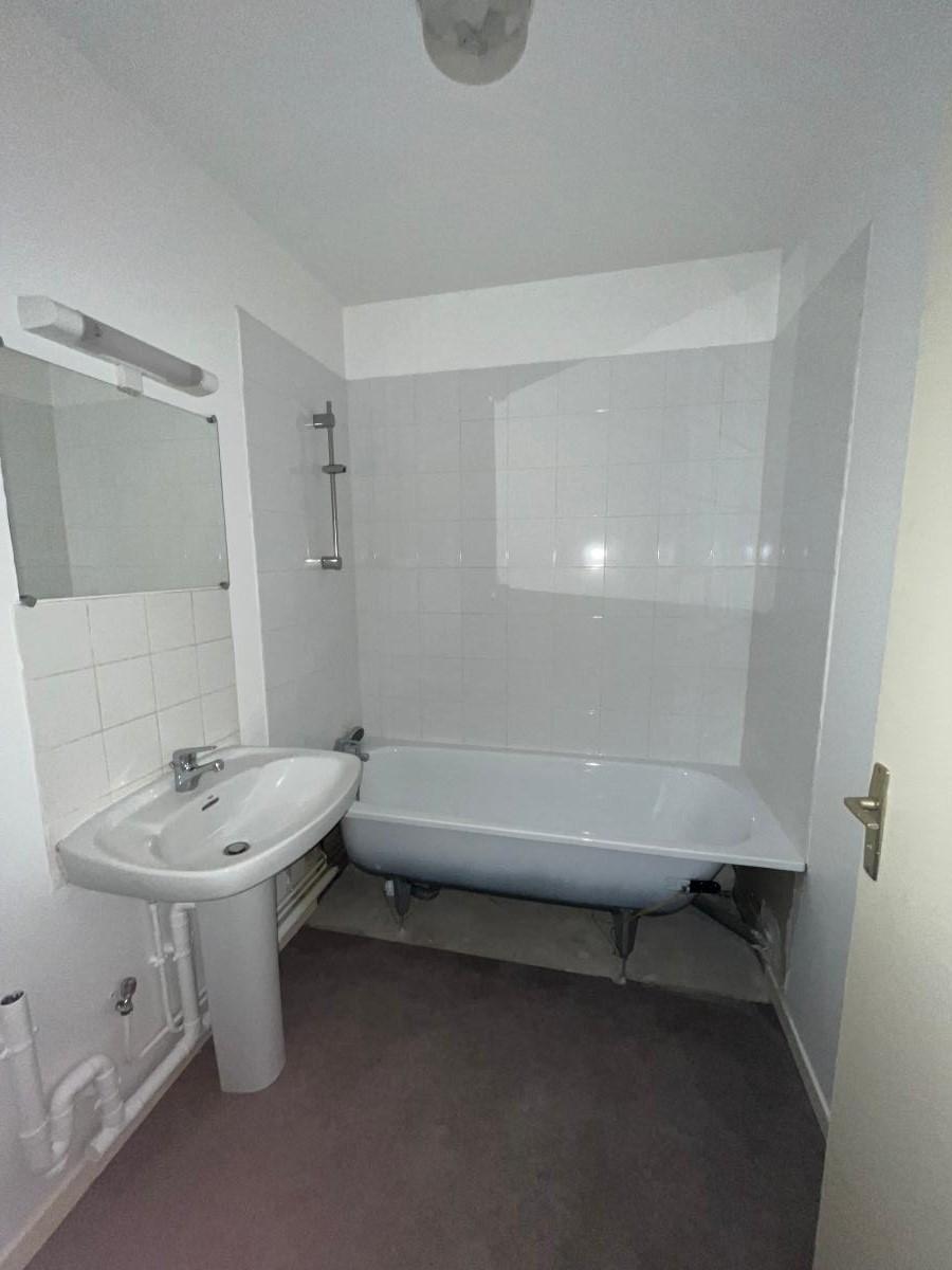 
																																							3 pièces - 
																																						3ème étage - 66m² - 146 000 € - Photo #7