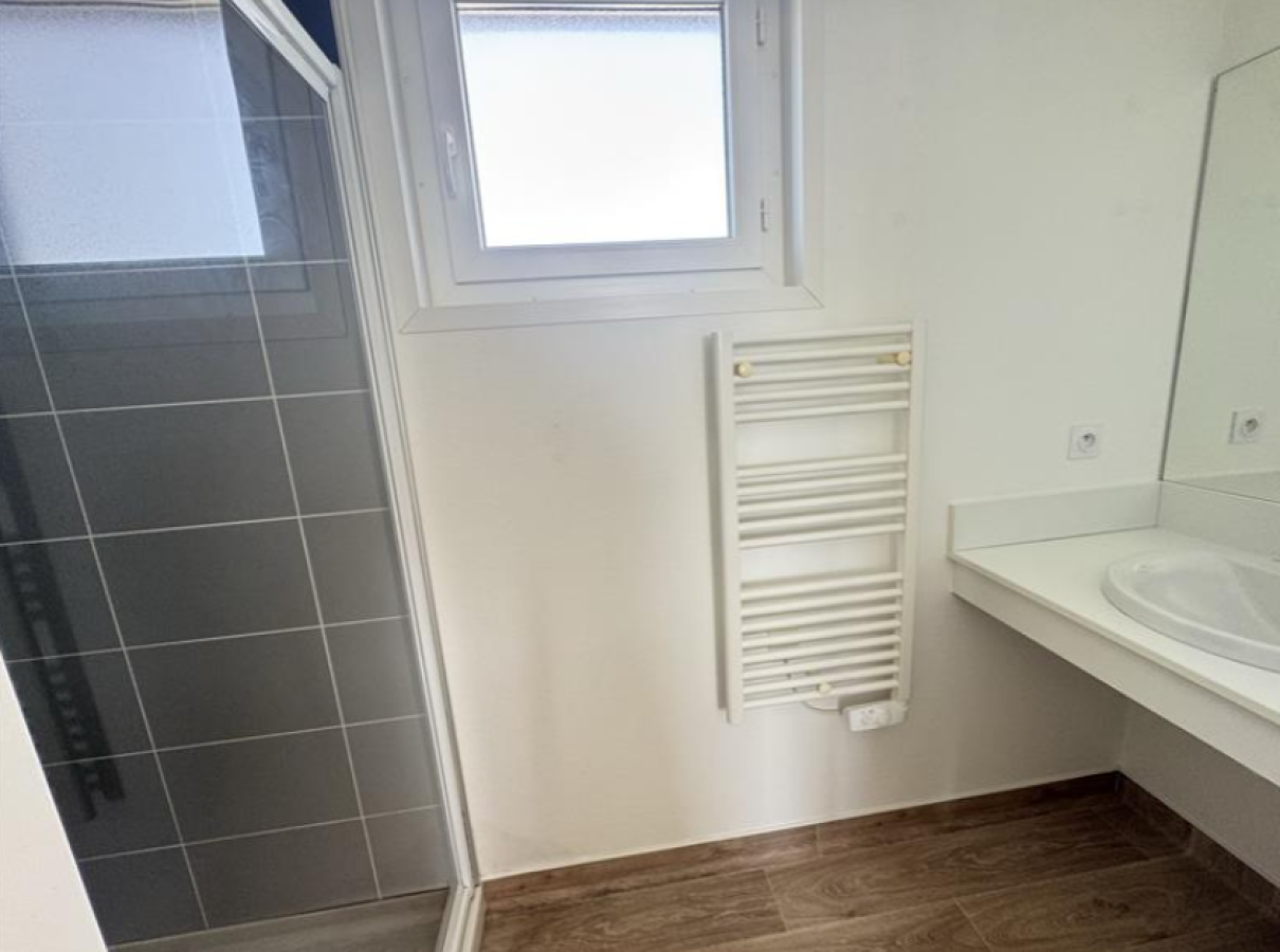 
																																							5 pièces - 
																																						RDC - 105m² - 824,29 € - Photo #7