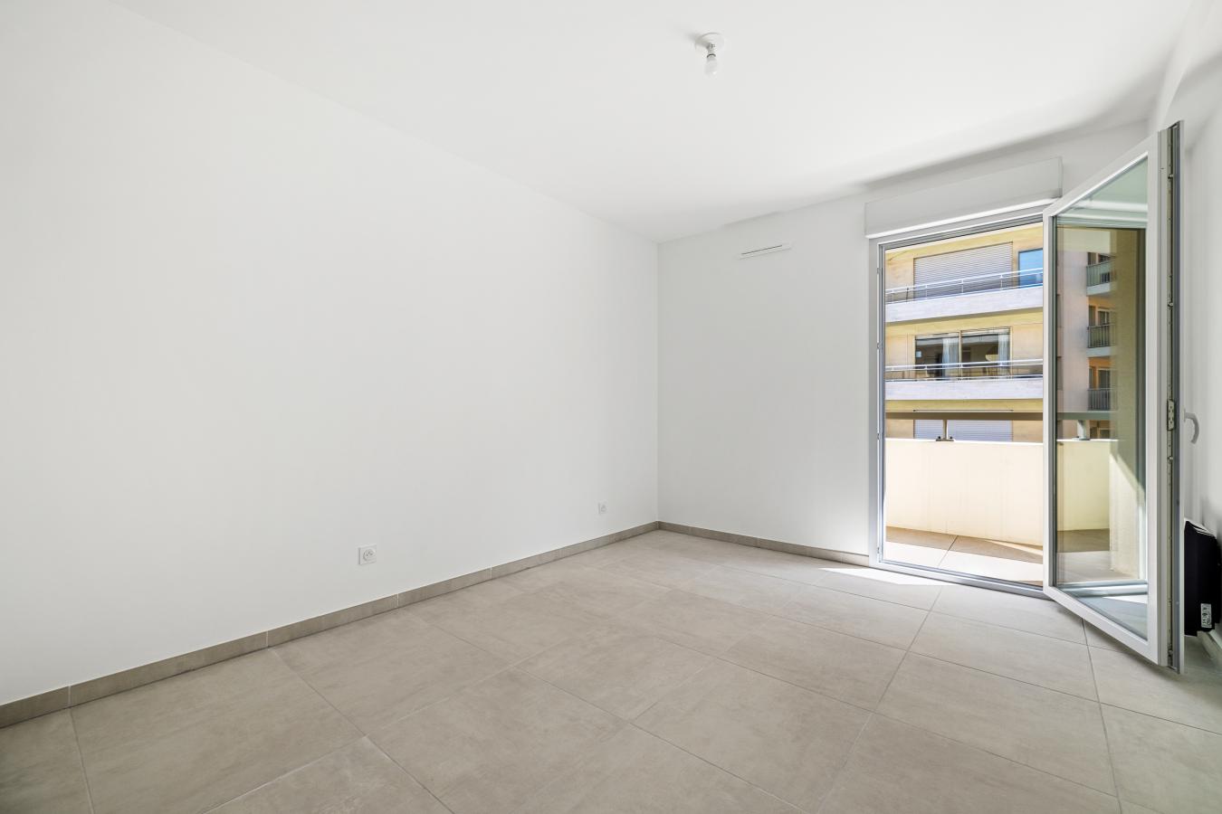 
																																							3 pièces - 
																																						1er étage - 65m² - 1 569,56 € - Photo #6