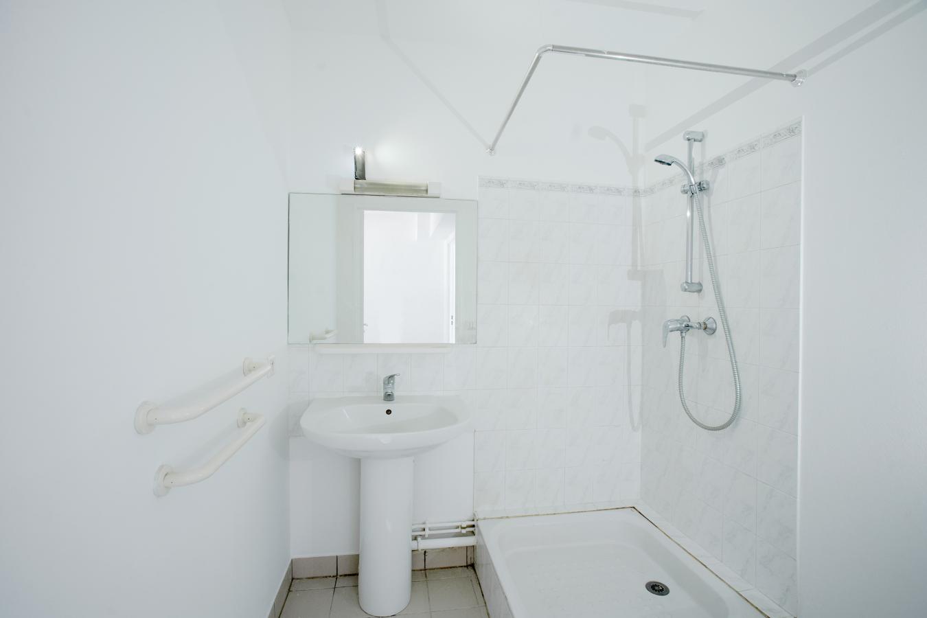 
																																							6 pièces - 
																																						RDC - 113m² - 1 930,58 € - Photo #4