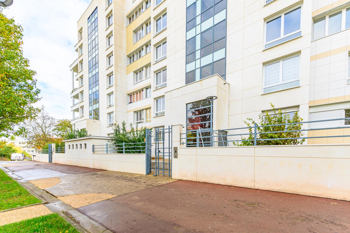 4 pièces - 4ème étage - 68m² - 1 344,56 € - Photo #0