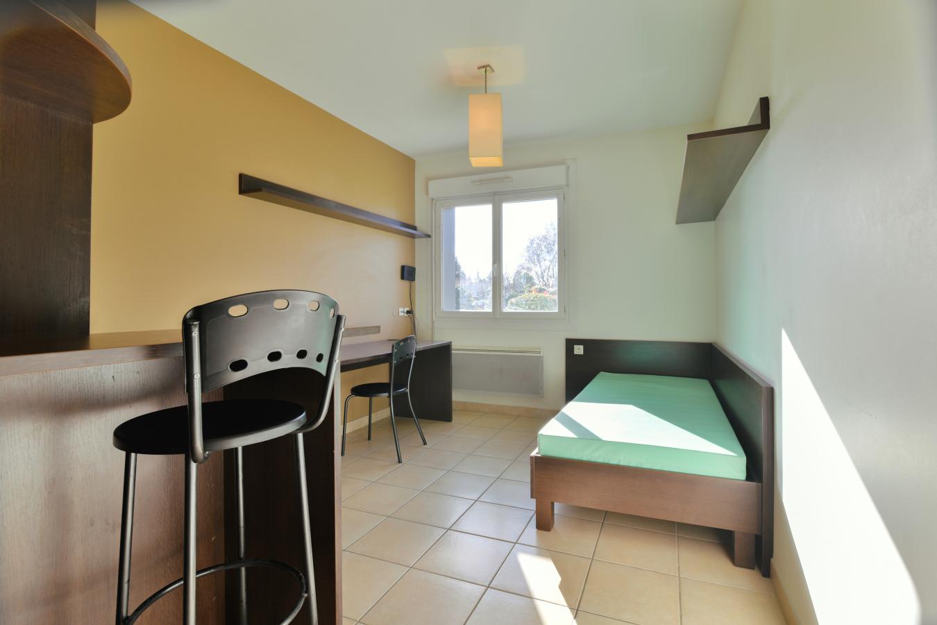 
																																							1 pièce - 
																																						1er étage - 16m² - 460,59 € - Photo #2