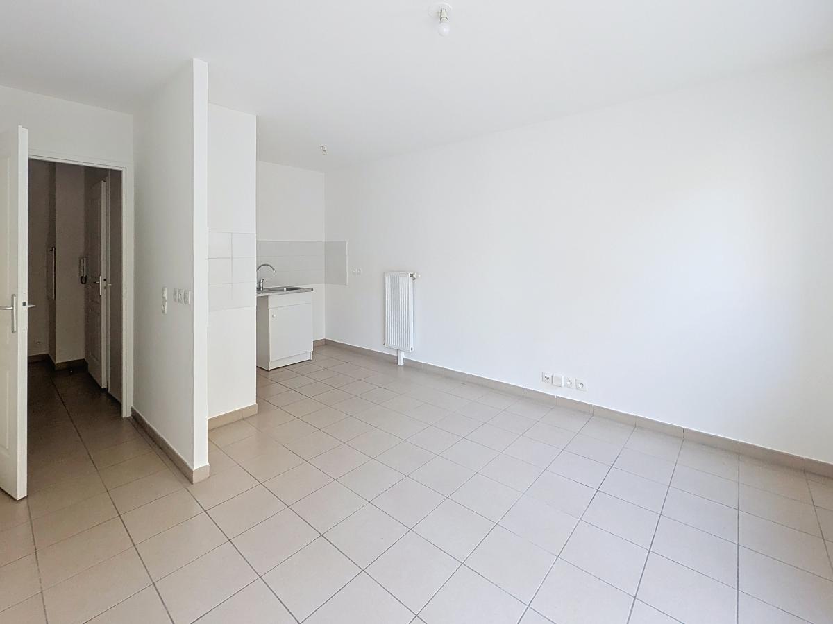 3 pièces - RDC - 57m² - 1 356,80 € - Photo #2