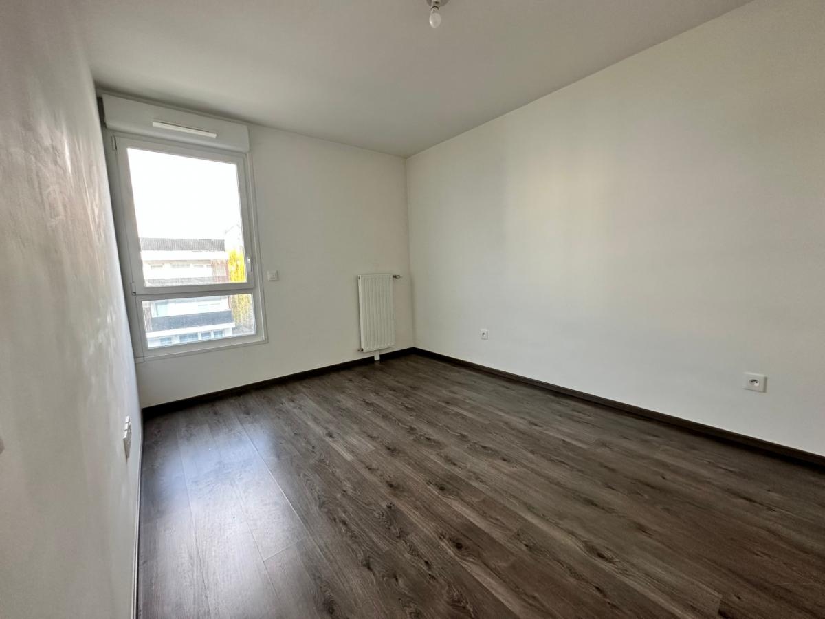 
																			4 pièces - 
																		1er étage - 78m² - 1 232,53 € - Photo #2