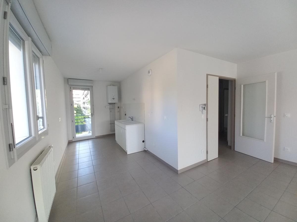 4 pièces - 3ème étage - 86m² - 937,85 € - Photo #2