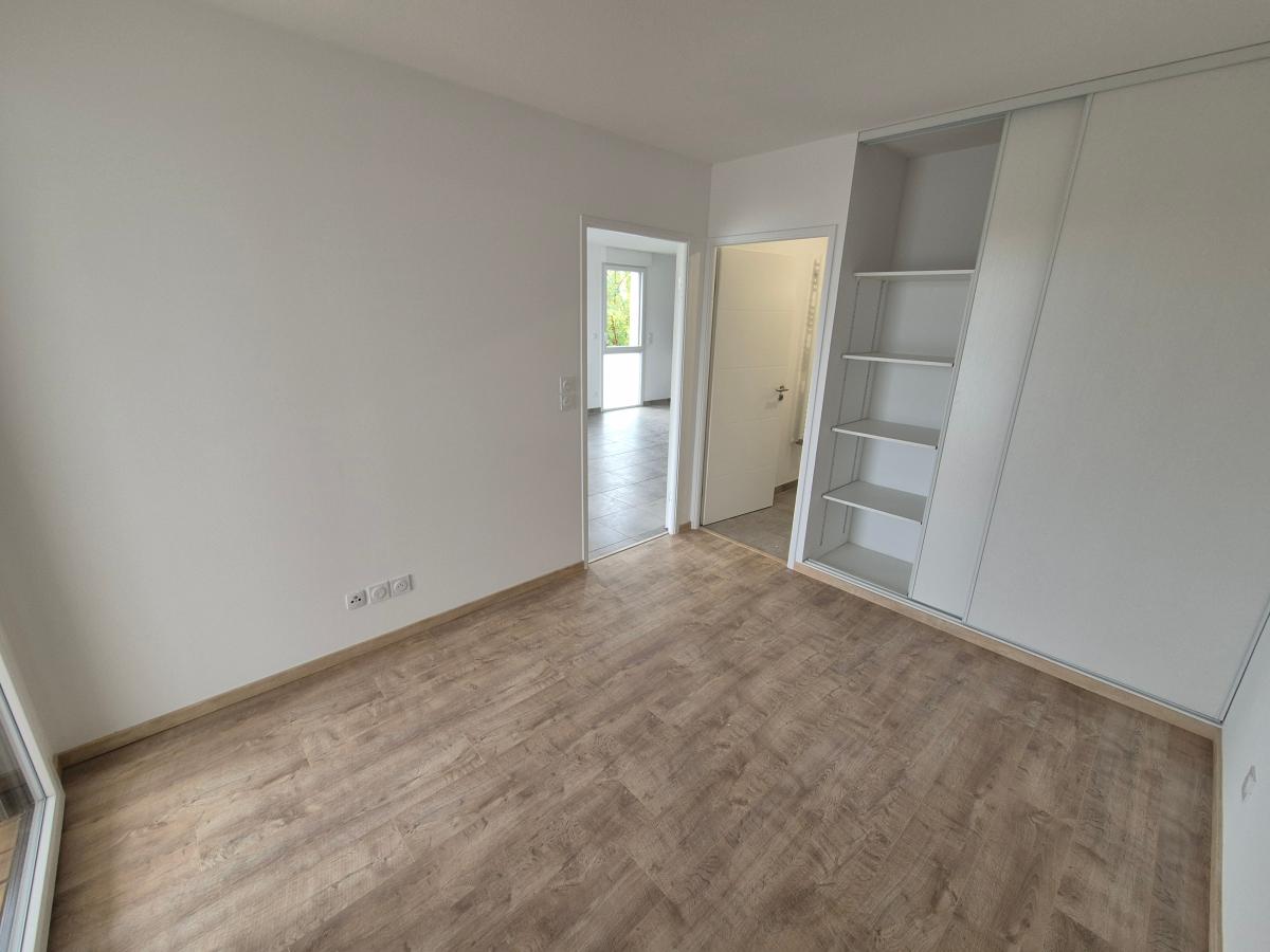 
																																							4 pièces – 
																																						2ème étage – 89m² - 1 107,58 € - Photo #3