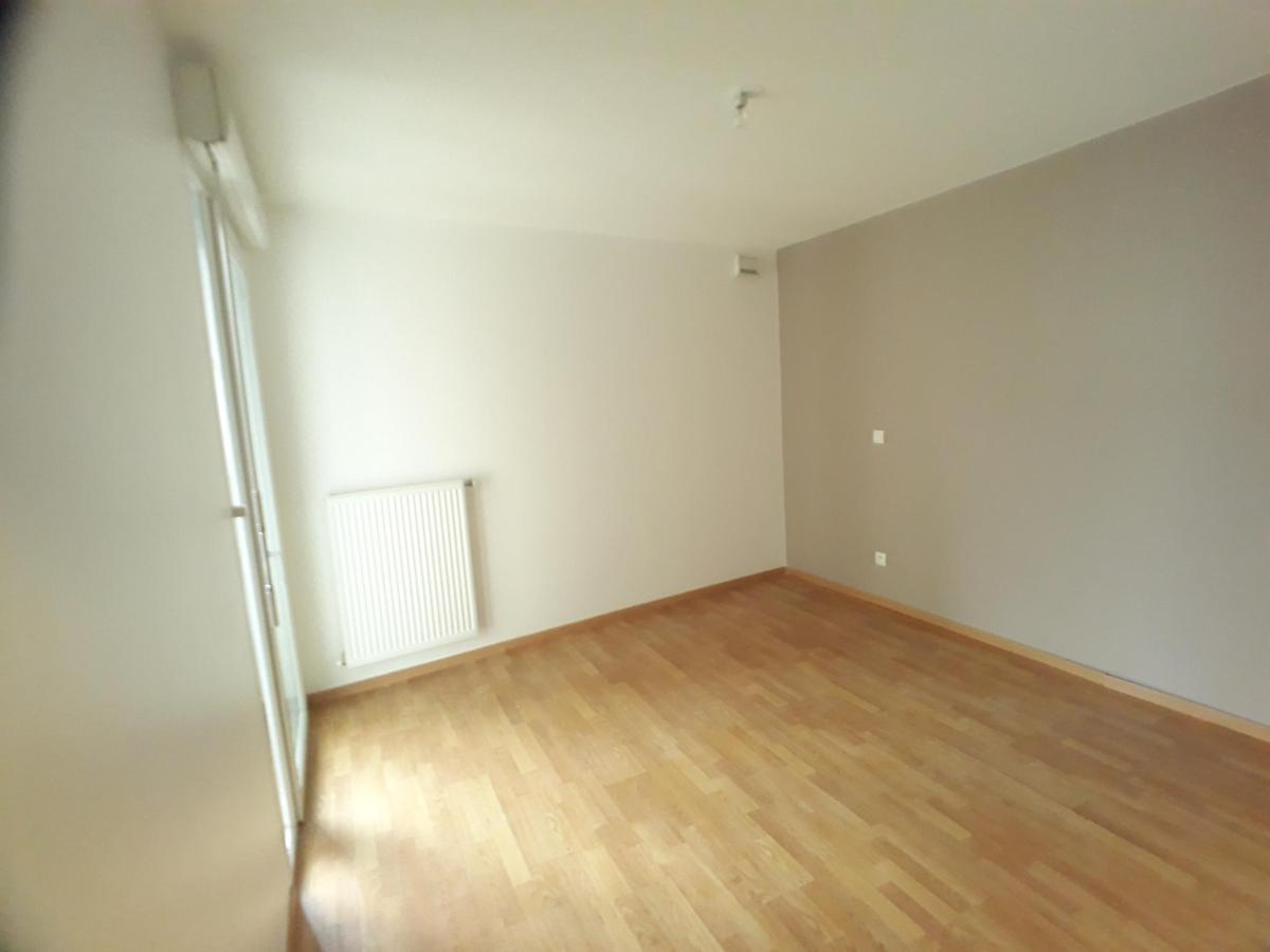 
																																							4 pièces - 
																																						3ème étage - 105m² - 1 349,81 € - Photo #5