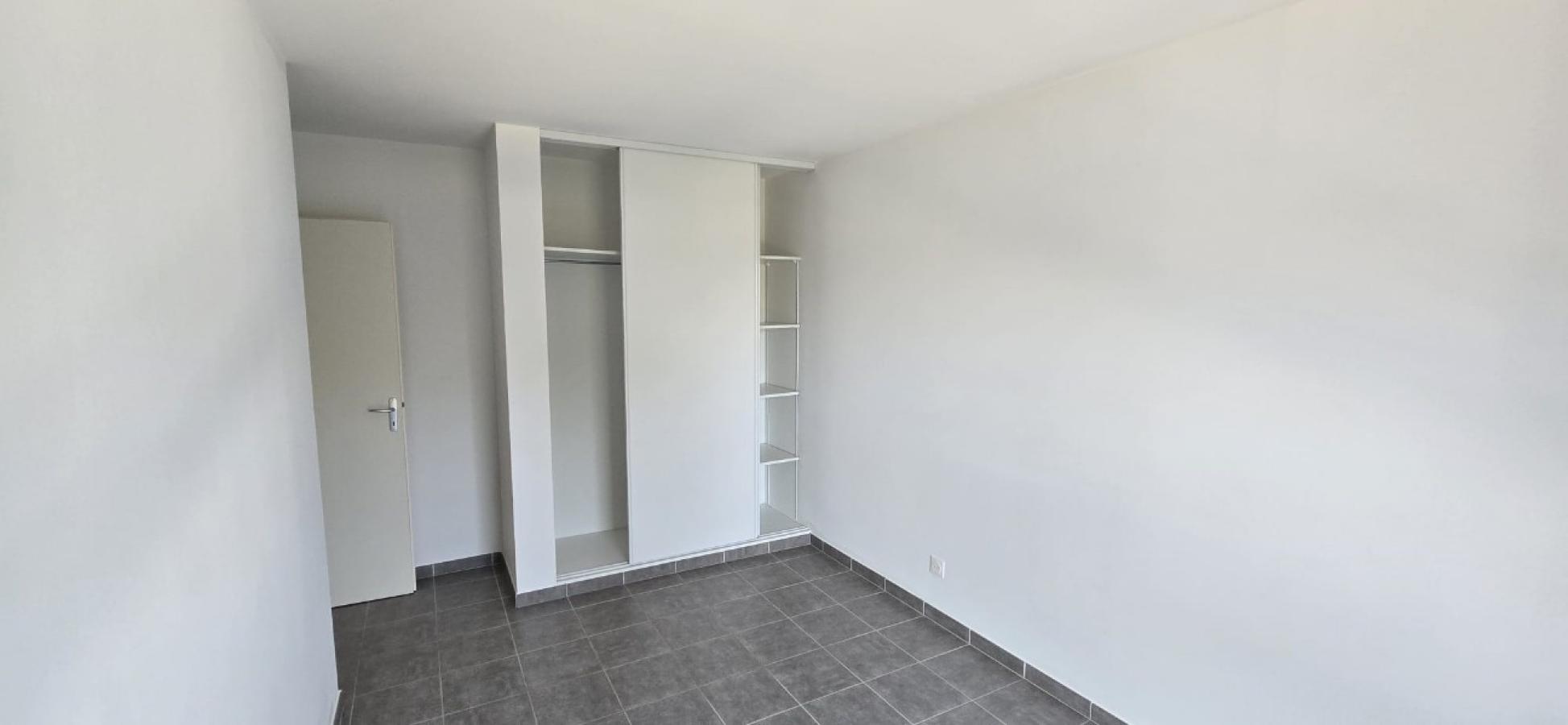 
																			4 pièces - 
																		1er étage - 77m² - 1 009,11 € - Photo #4