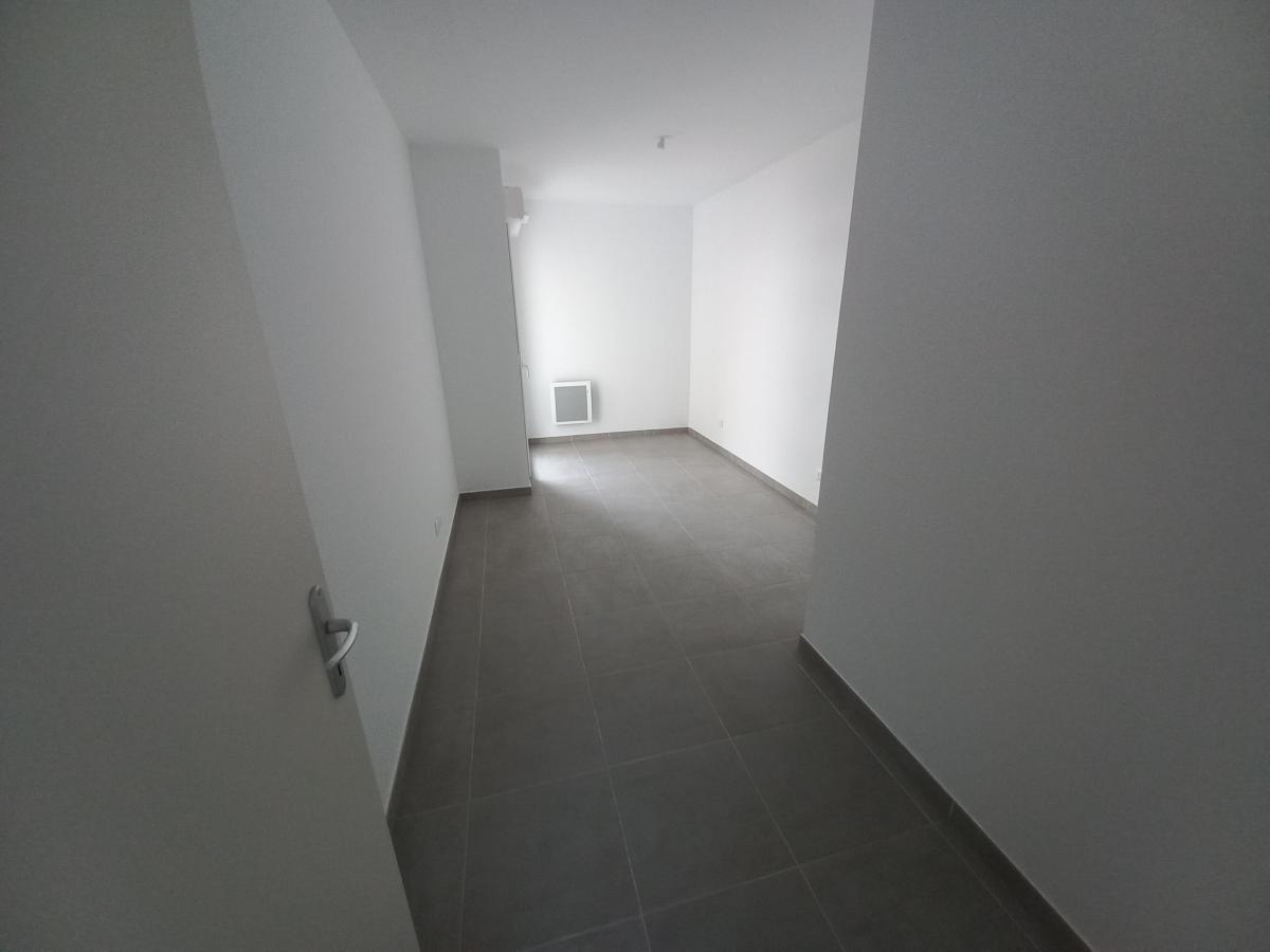 
																																							3 pièces - 
																																						4ème étage - 64m² - 1 203,92 € - Photo #2