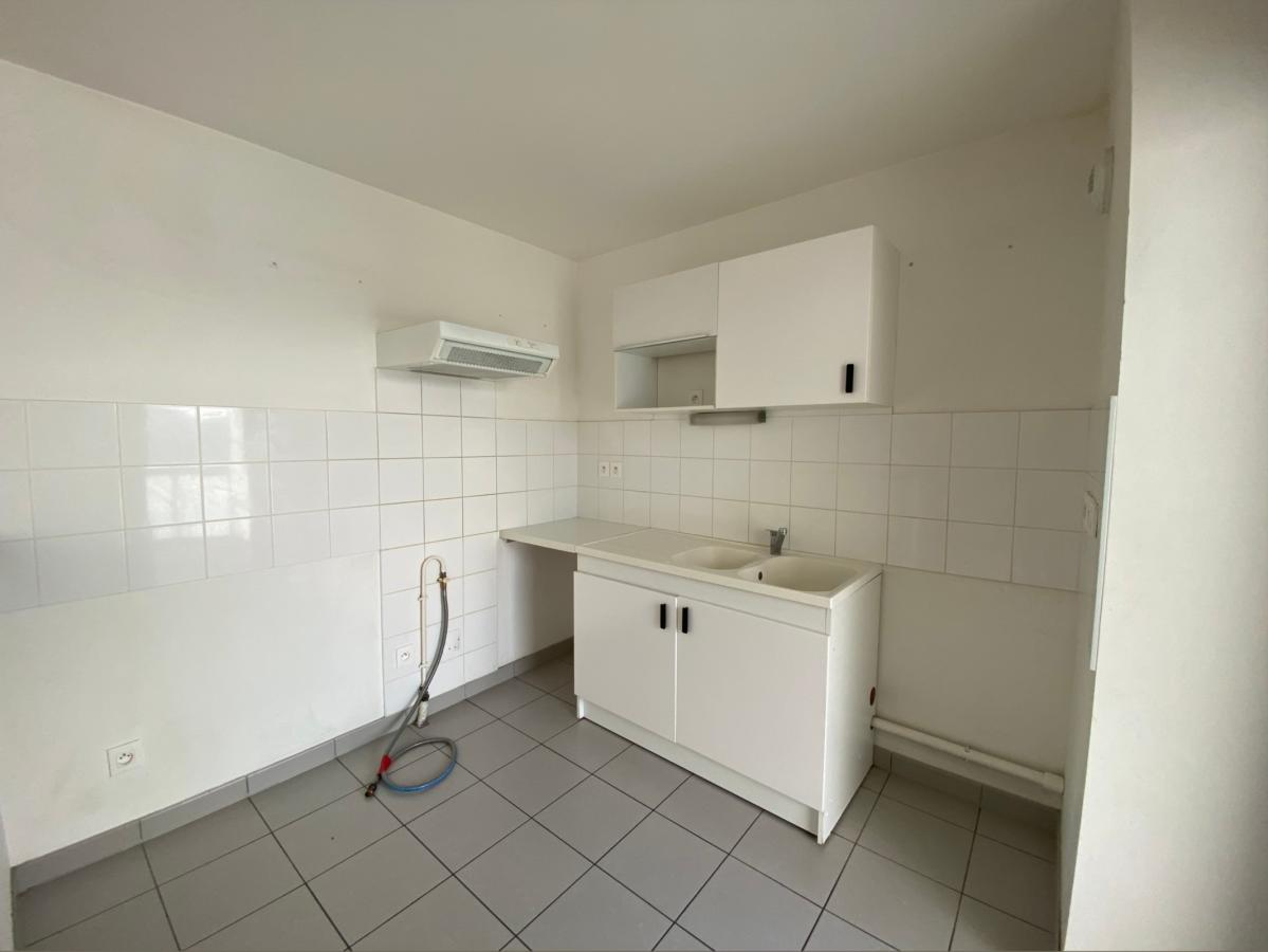 
																																							5 pièces - 
																																						1er étage - 100m² - 1 099,26 € - Photo #2