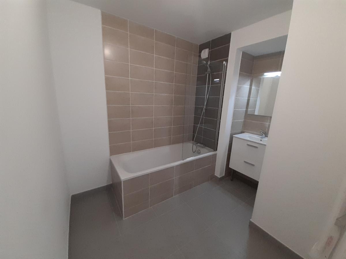 
																																							3 pièces - 
																																						1er étage - 68m² - 954,30 € - Photo #3