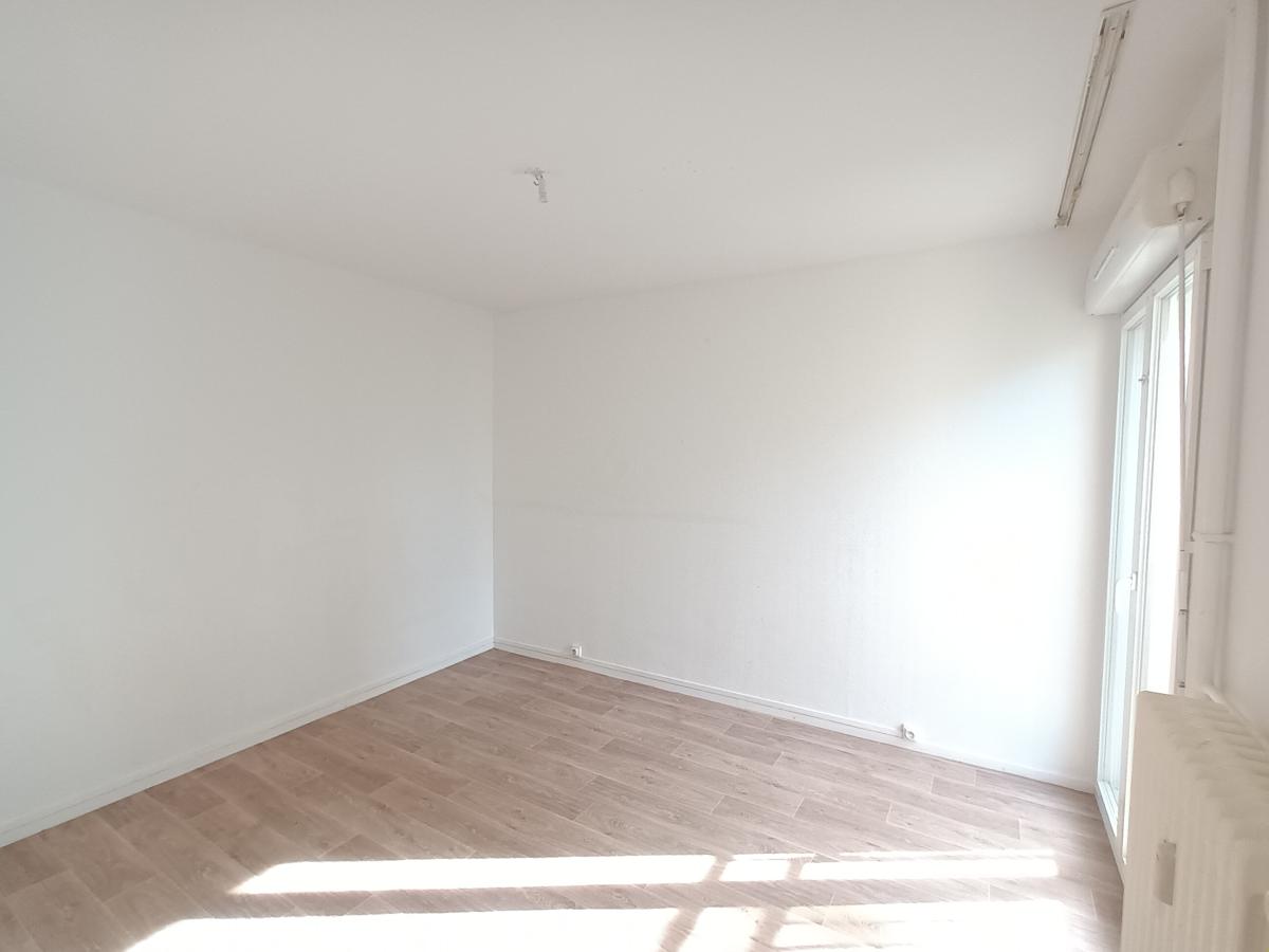 
																			3 pièces - 
																		2ème étage - 66m² - 569,00 € - Photo #3