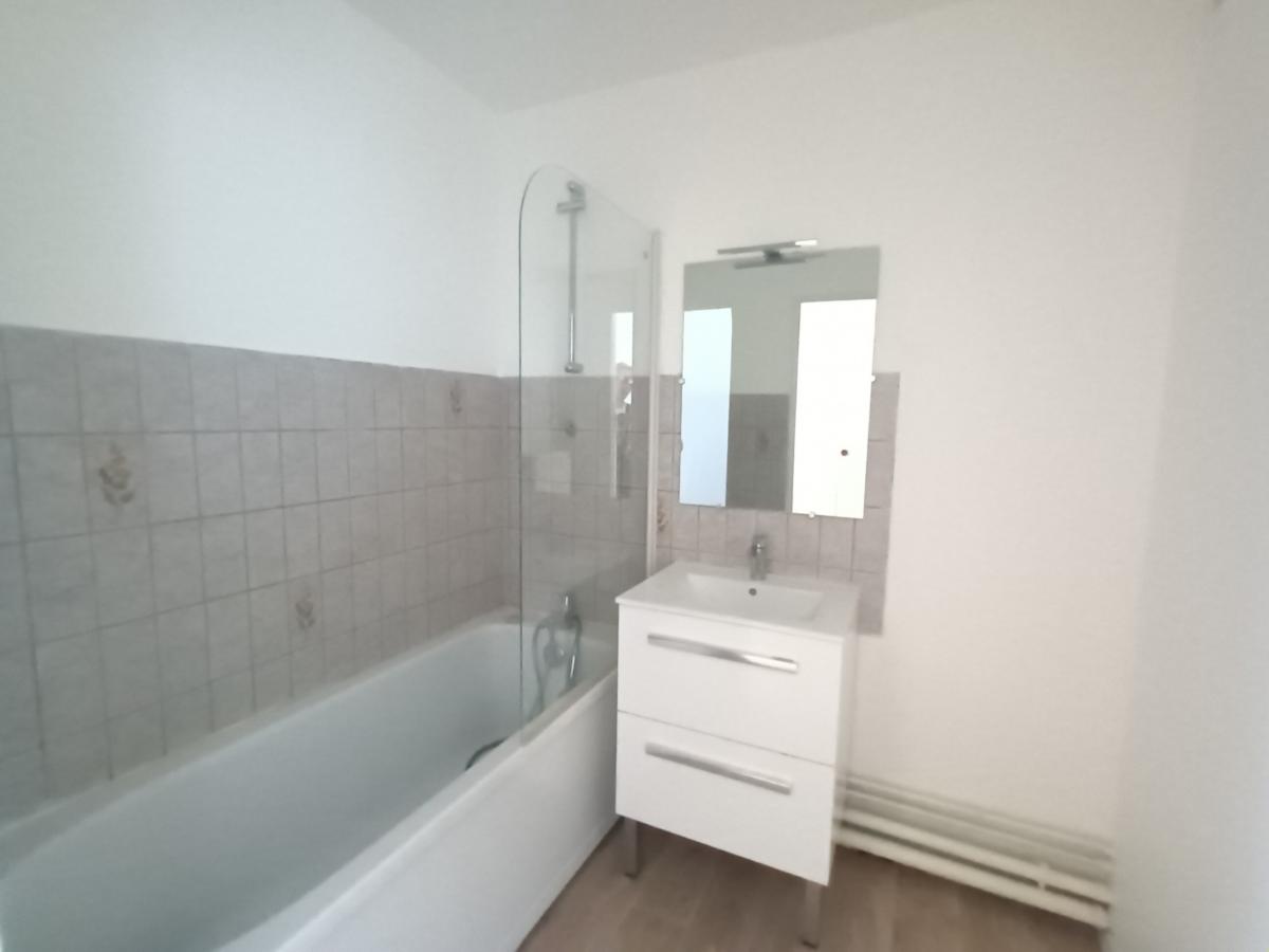 
																																							6 pièces - 
																																						RDC - 107m² - 293 700 € - Photo #2