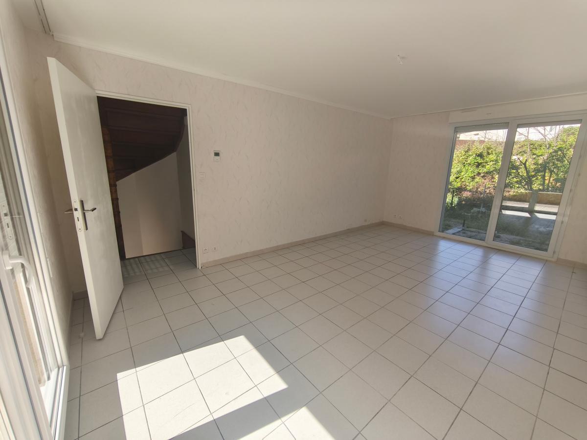 
																																							5 pièces - 
																																						RDC - 0m² - 185 000 € - Photo #1
