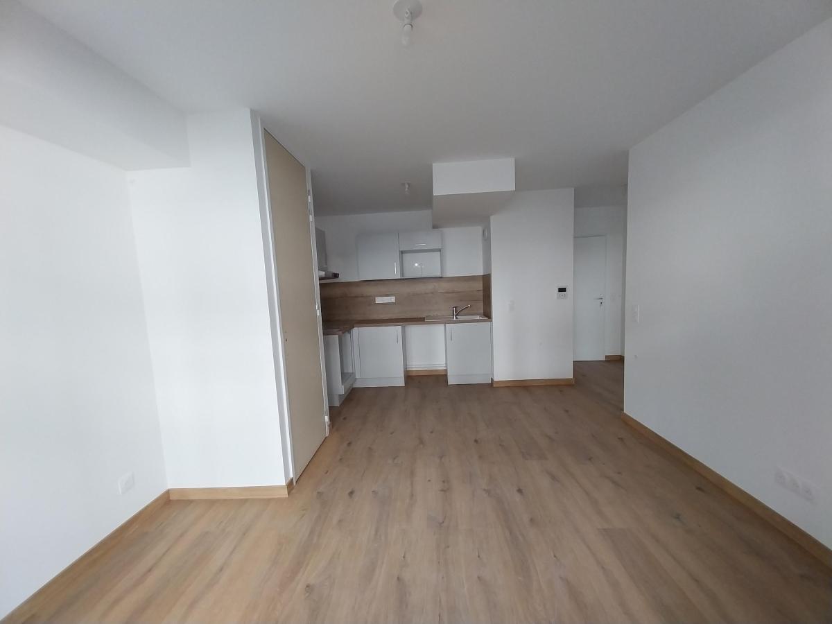 
																																							2 pièces - 
																																						RDC - 38m² - 476,33 € - Photo #2