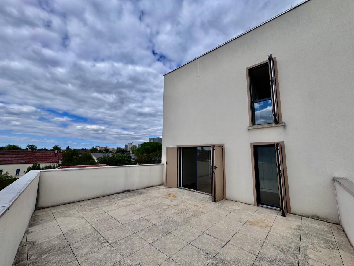 4 pièces - 2ème étage - 79m² - 1 383,04 € - Photo #0