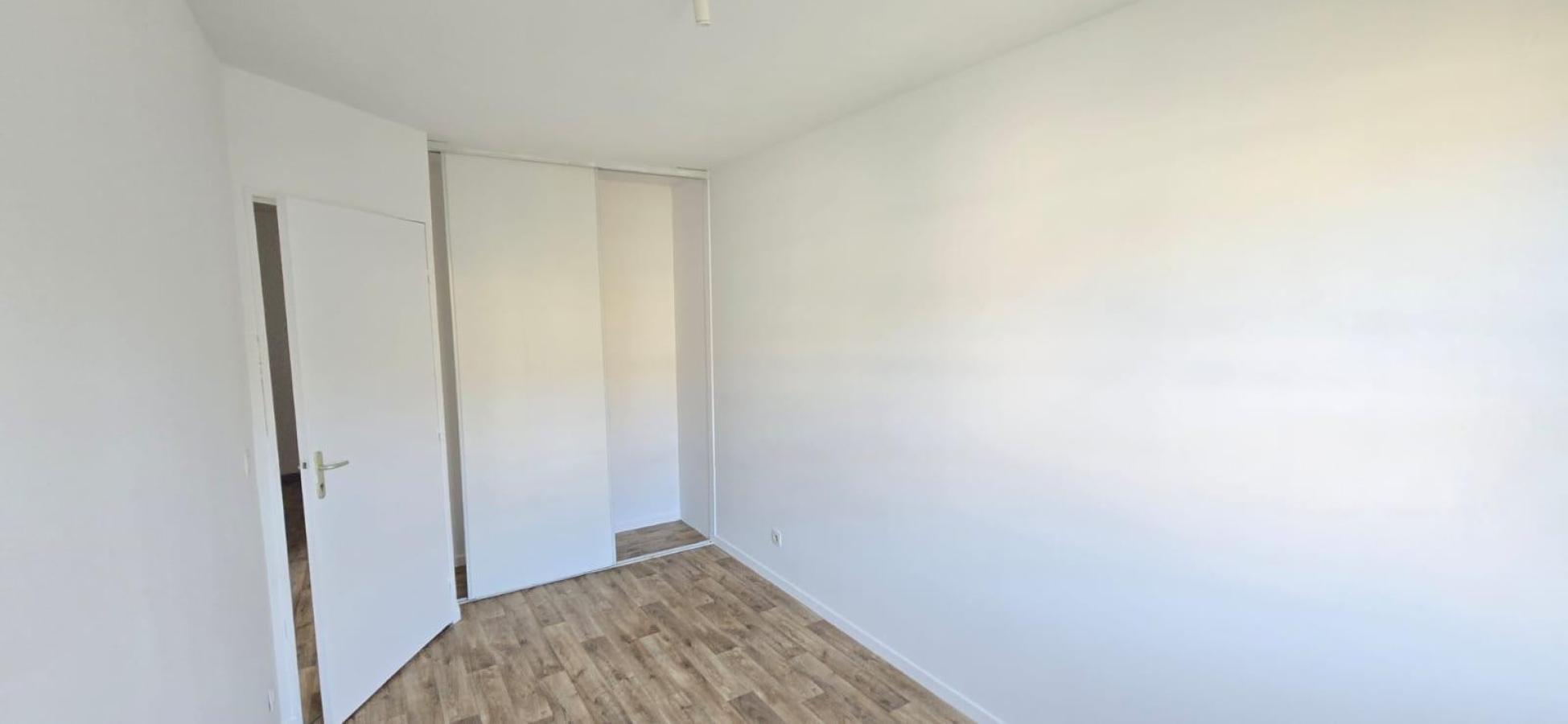 4 pièces - 2ème étage - 77m² - 937,89 € - Photo #3