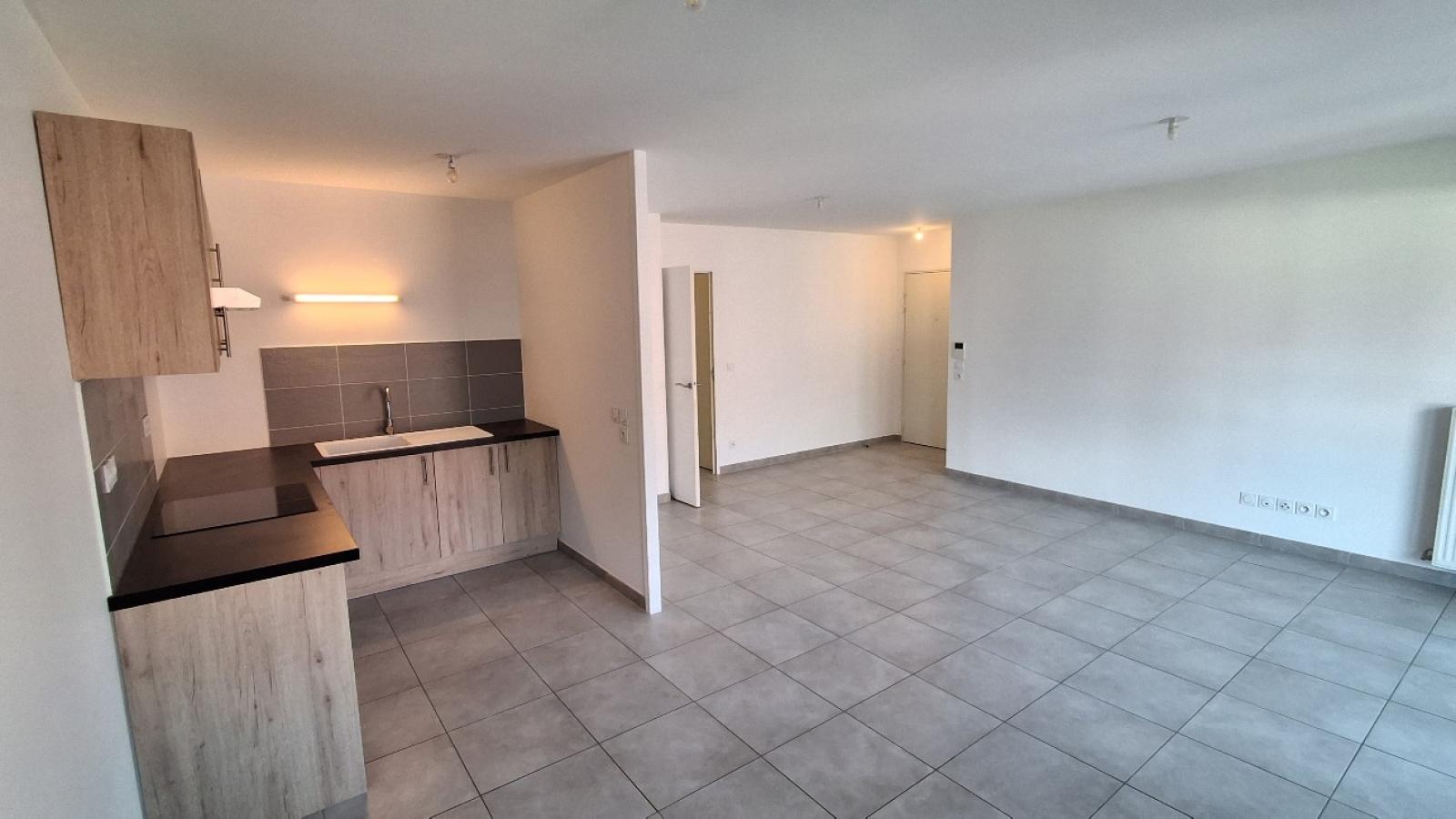 3 pièces - 2ème étage - 67m² - 1 049,34 € - Photo #2