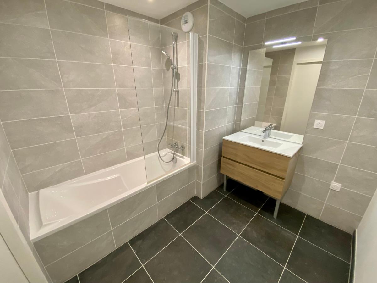 
																																							3 pièces - 
																																						6ème étage - 73m² - 1 057,56 € - Photo #6