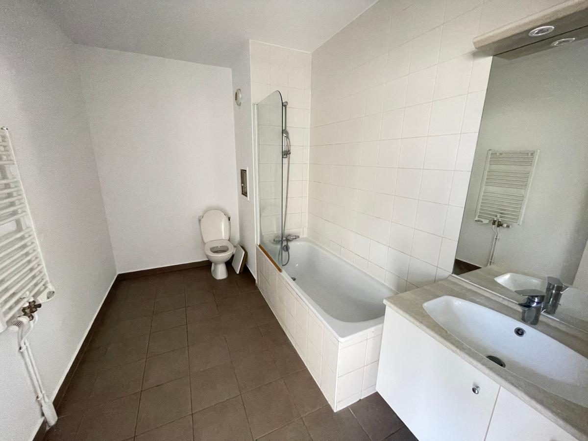 
																			3 pièces - 
																		4ème étage - 72m² - 1 795,67 € - Photo #2