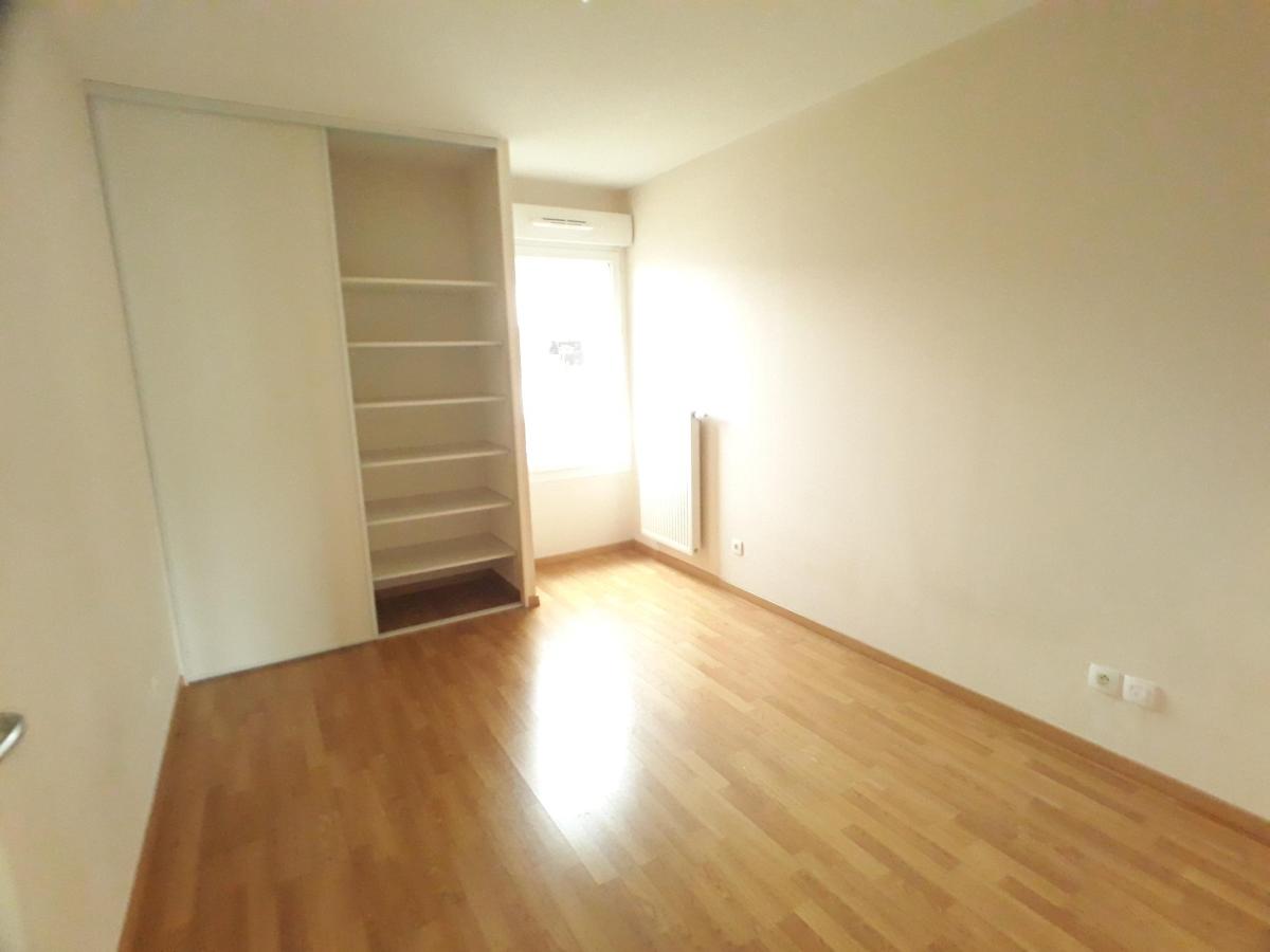 
																																							4 pièces - 
																																						3ème étage - 105m² - 1 349,81 € - Photo #6