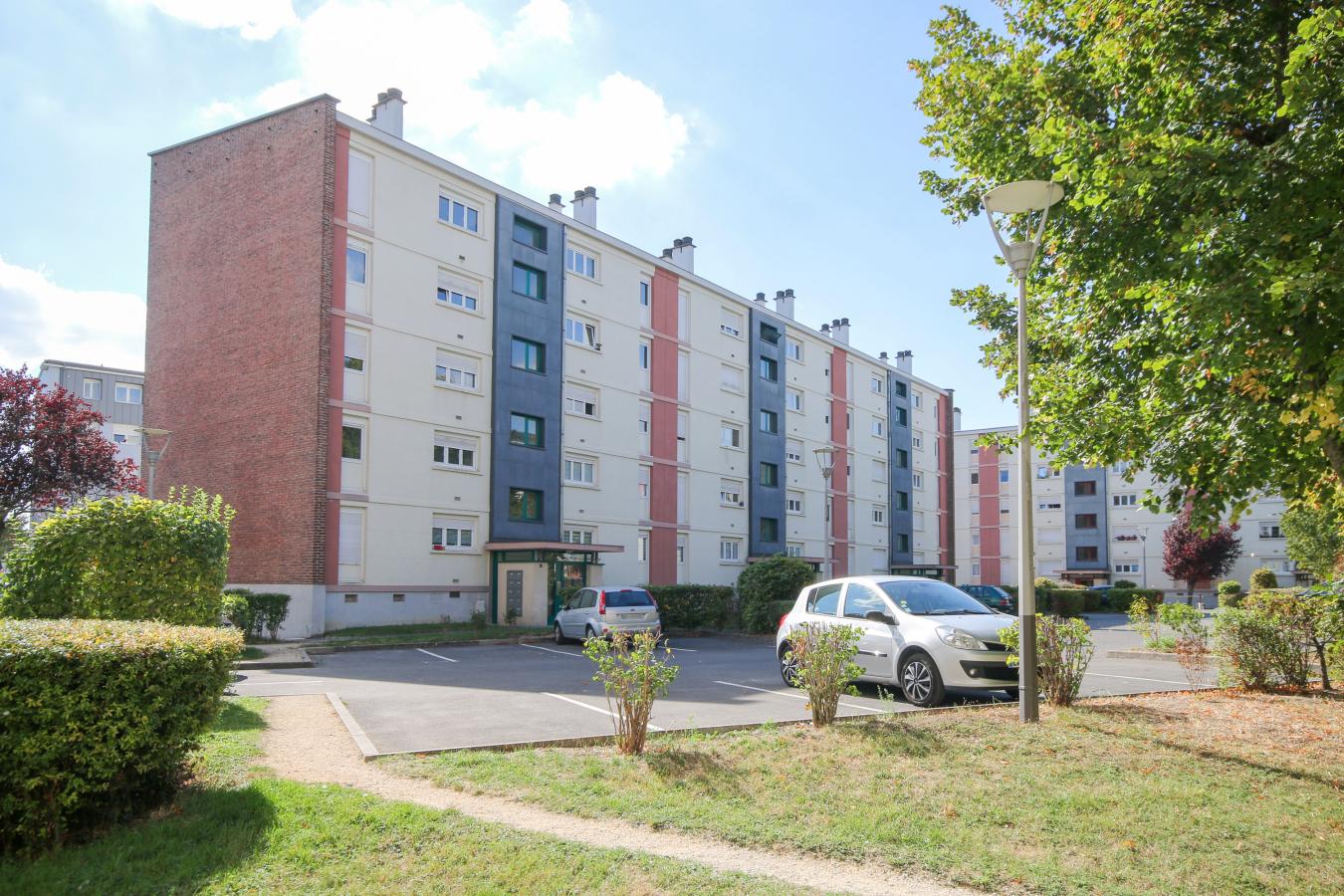 
																																							5 pièces - 
																																						1er étage - 81m² - 723,50 € - Photo #5