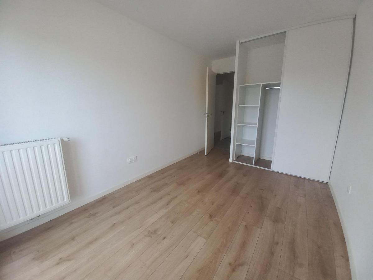 3 pièces - 1er étage - 65m² - 838,72 € - Photo #3