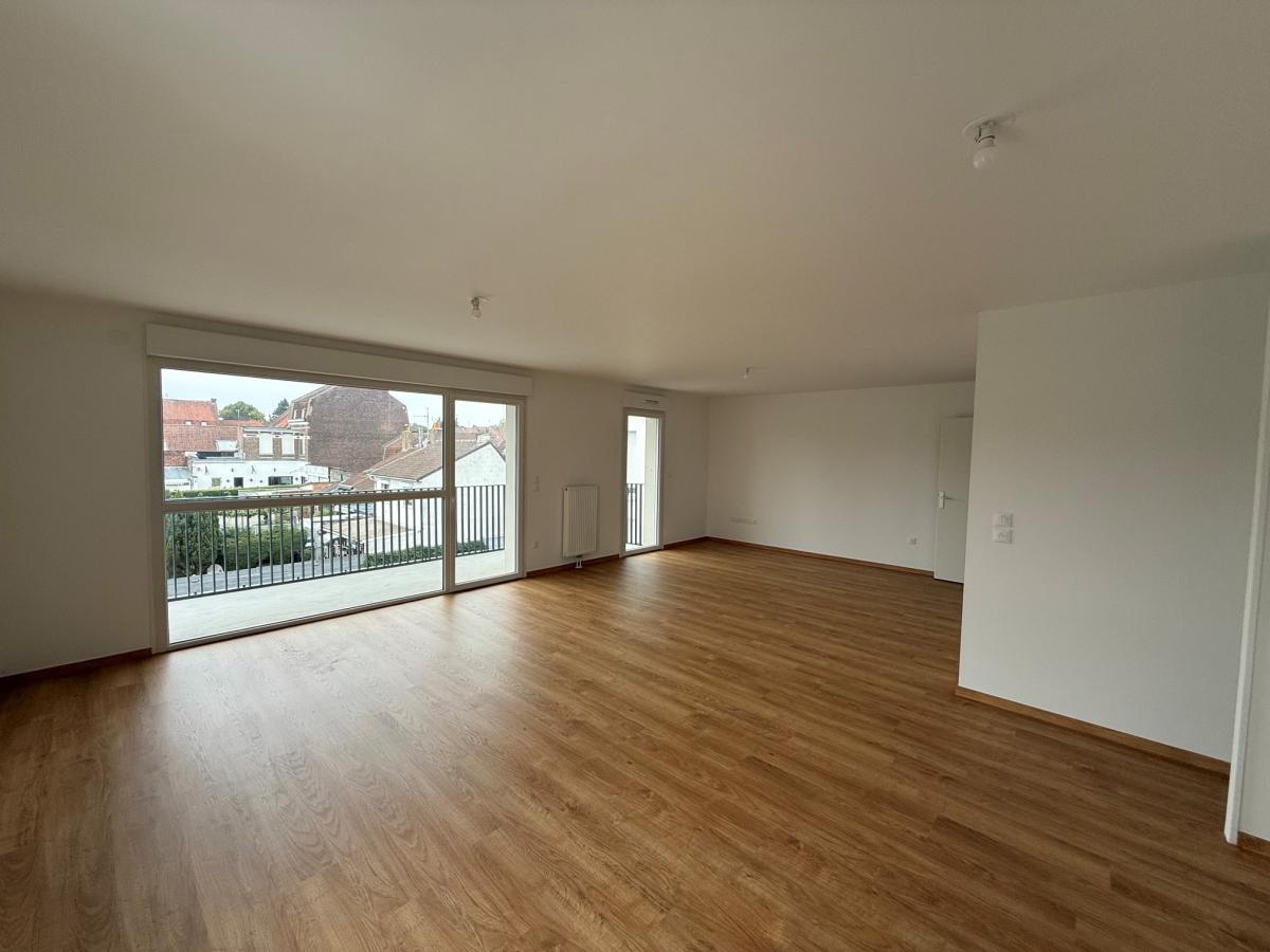 4 pièces - 2ème étage - 95m² - 1 020,86 € - Photo #1