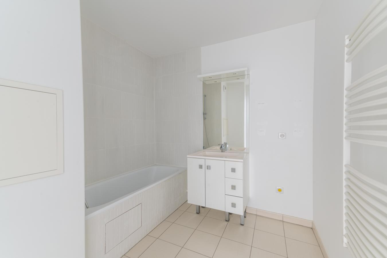 
																			3 pièces – 
																		8ème étage – 62m² - 1 378,75 € - Photo #3