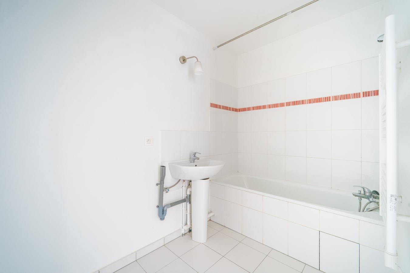
																			4 pièces - 
																		RDC - 80m² - 1 520,67 € - Photo #3