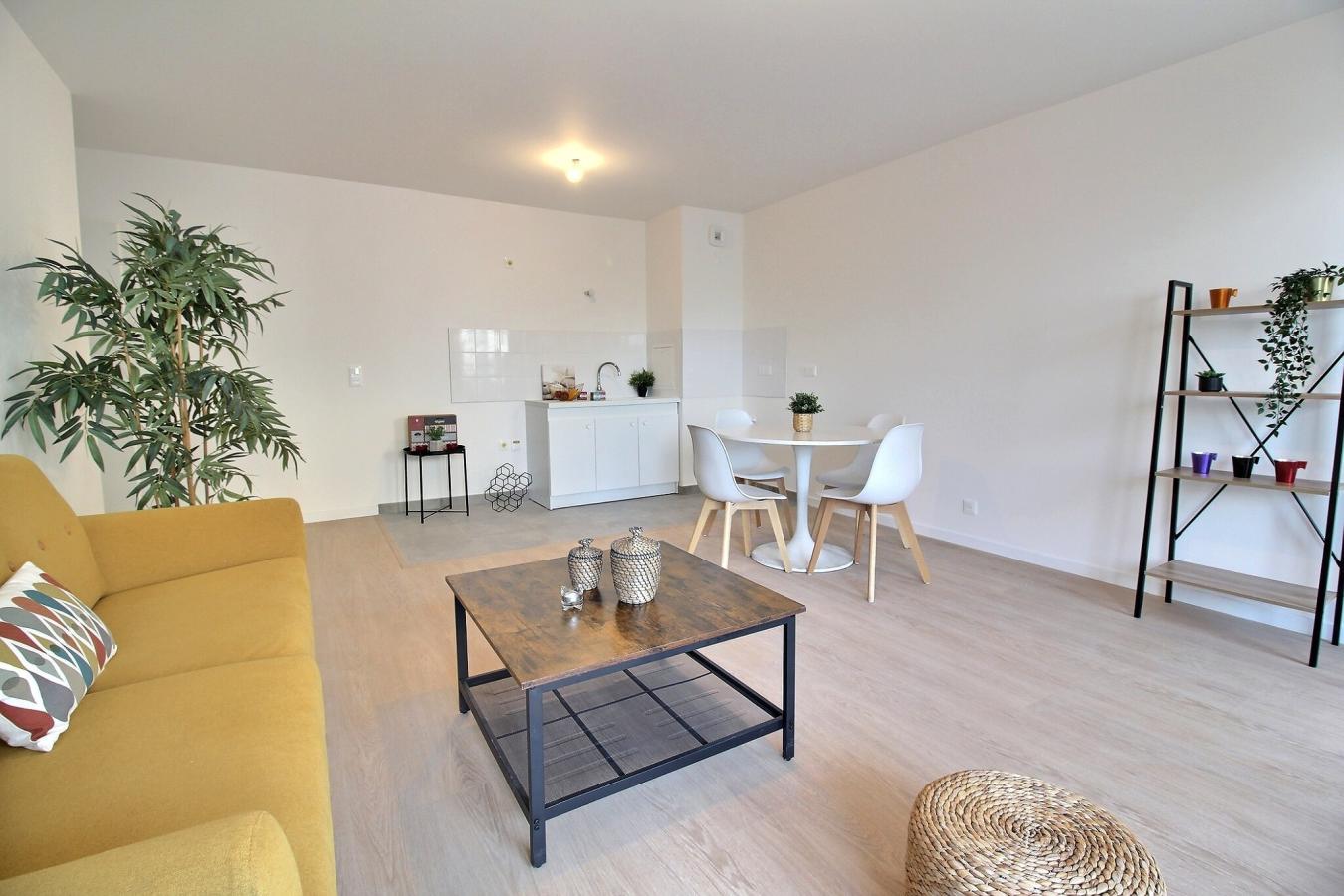 
																																							3 pièces - 
																																						3ème étage - 67m² - 1 380,42 € - Photo #3