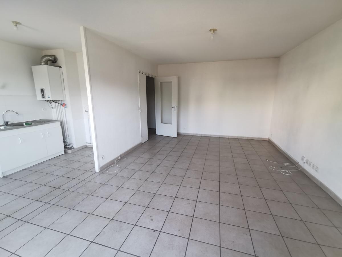 
																																							2 pièces - 
																																						1er étage - 49m² - 496,05 € - Photo #1