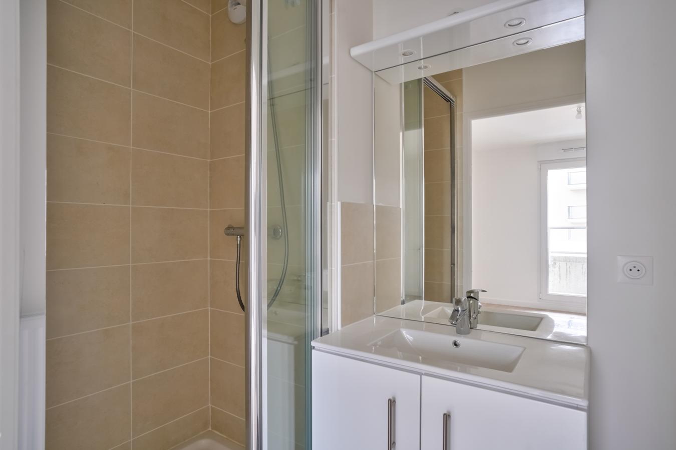 
																			4 pièces - 
																		5ème étage - 82m² - 1 634,35 € - Photo #7