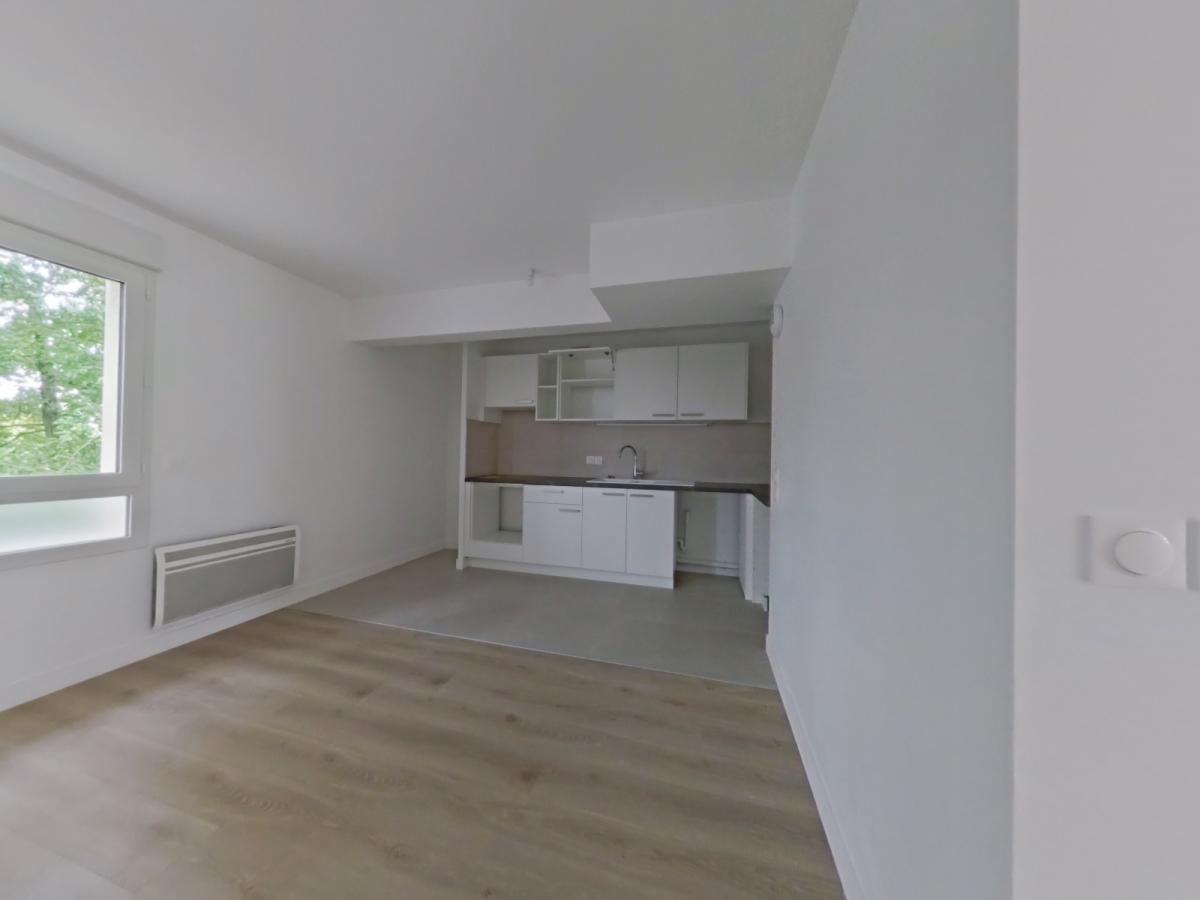 4 pièces - 1er étage - 94m² - 970,30 € - Photo #1