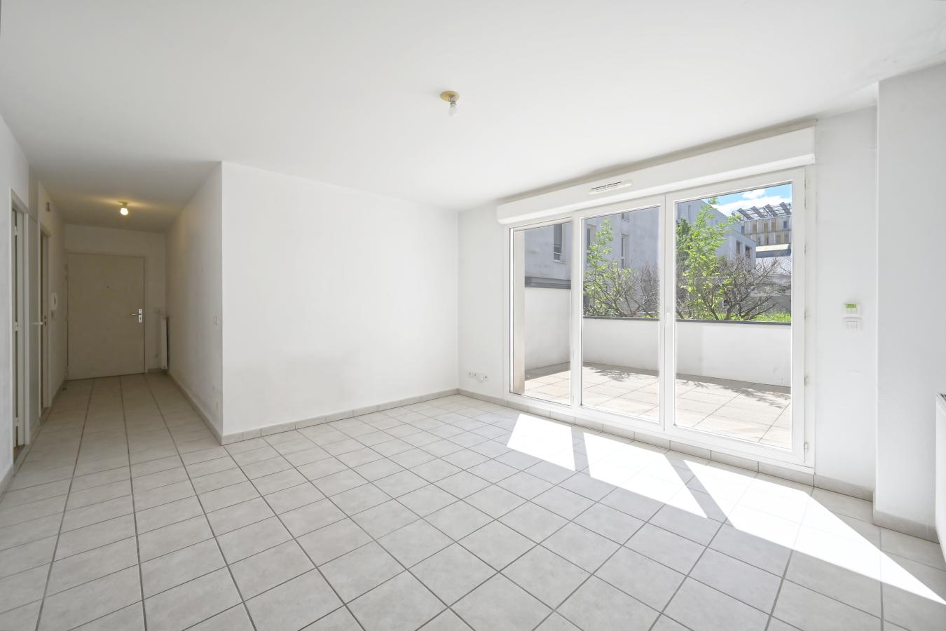 
																																							2 pièces - 
																																						RDC - 52m² - 794,86 € - Photo #2