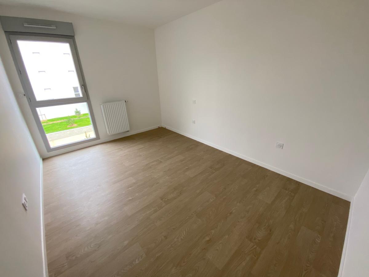 
																																							4 pièces – 
																																						1er étage – 80m² - 864,14 € - Photo #3