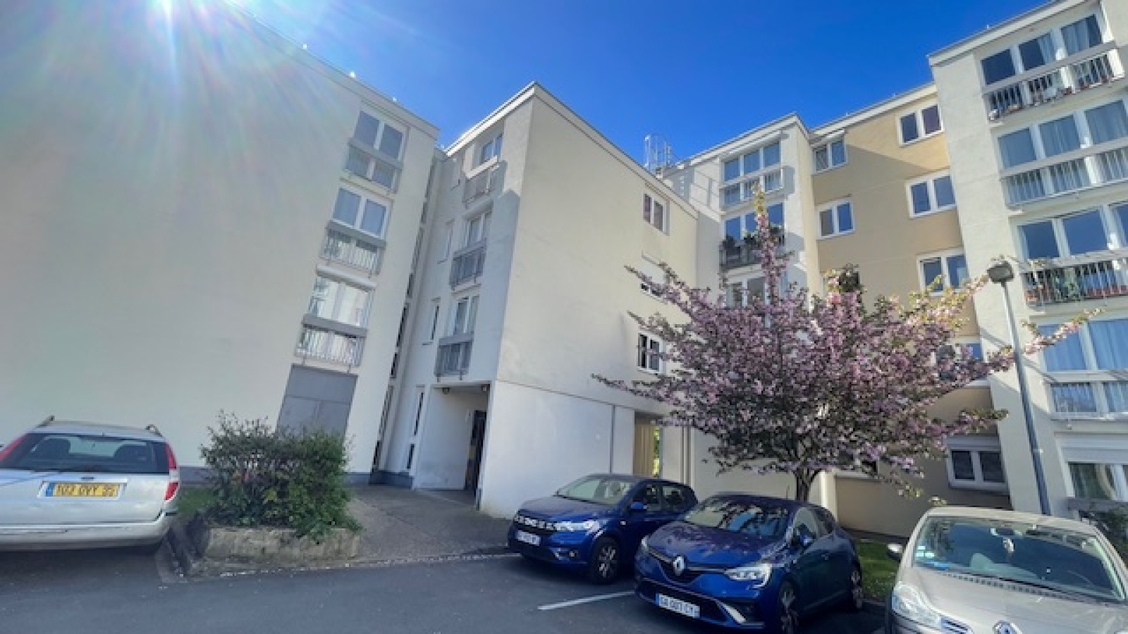 
																																							4 pièces - 
																																						3ème étage - 78m² - 160 000 € - Photo #2